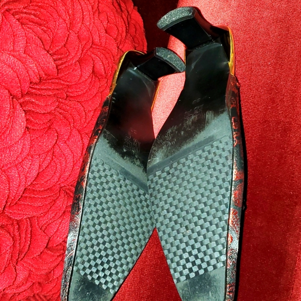 Chinese Style, Woman's Shoe, Size 7 1/2 - Picture 6 of 9